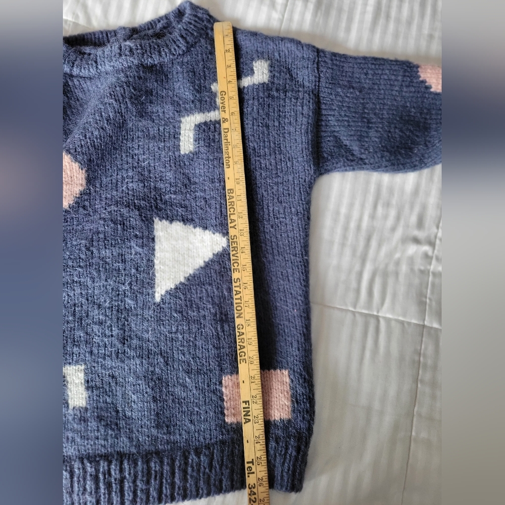 Handknitted Sweater - Picture 10 of 10